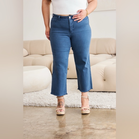 RFM Crop Chloe Tummy Control High Waist Raw Hem Jeans - Picture 3 of 16